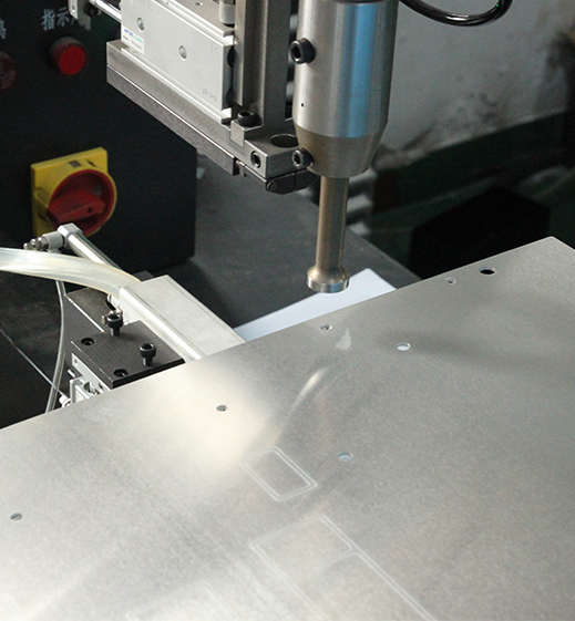 Que Papel desempenha o Processamento de Metal Sheet Na indústria electrónica?